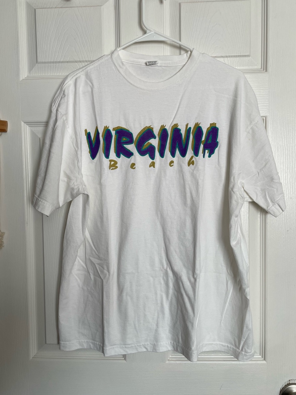 Vintage 100% Cotton Men’s size Large Virginia Beach Graphic Tee - White